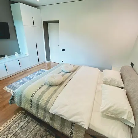 Apartment Premium By Sunyogora